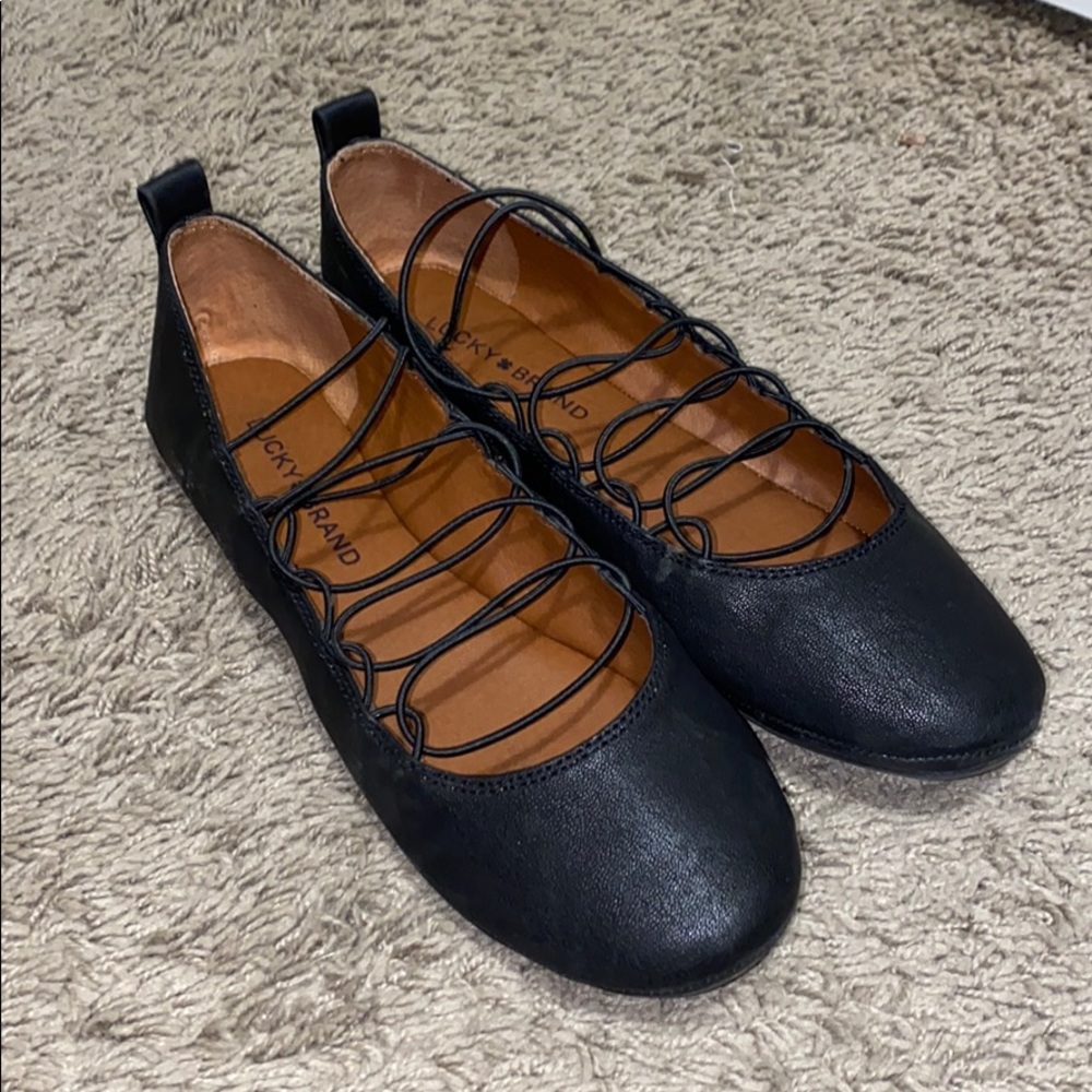 Elastic criss cross ballet flats